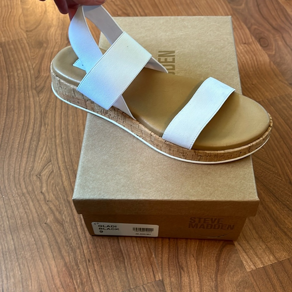 White straps Steve Madden sandals only worn a handful of time